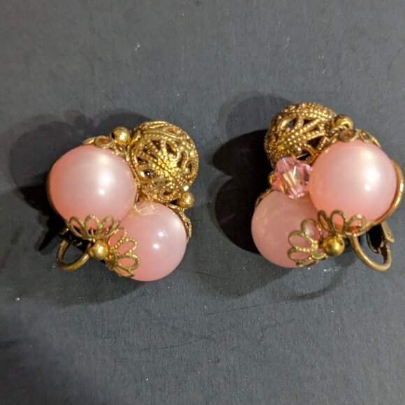 Vintage Pink Bead & Filigree Clip-On Earrings Costume Jewelry Retro Style - Picture 2 of 7